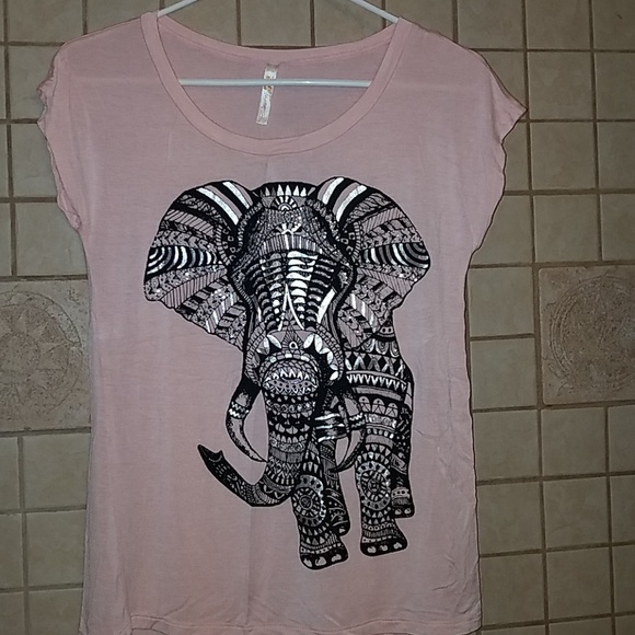 Ocasion Tops - Light Pink Tribal Elephant Tee